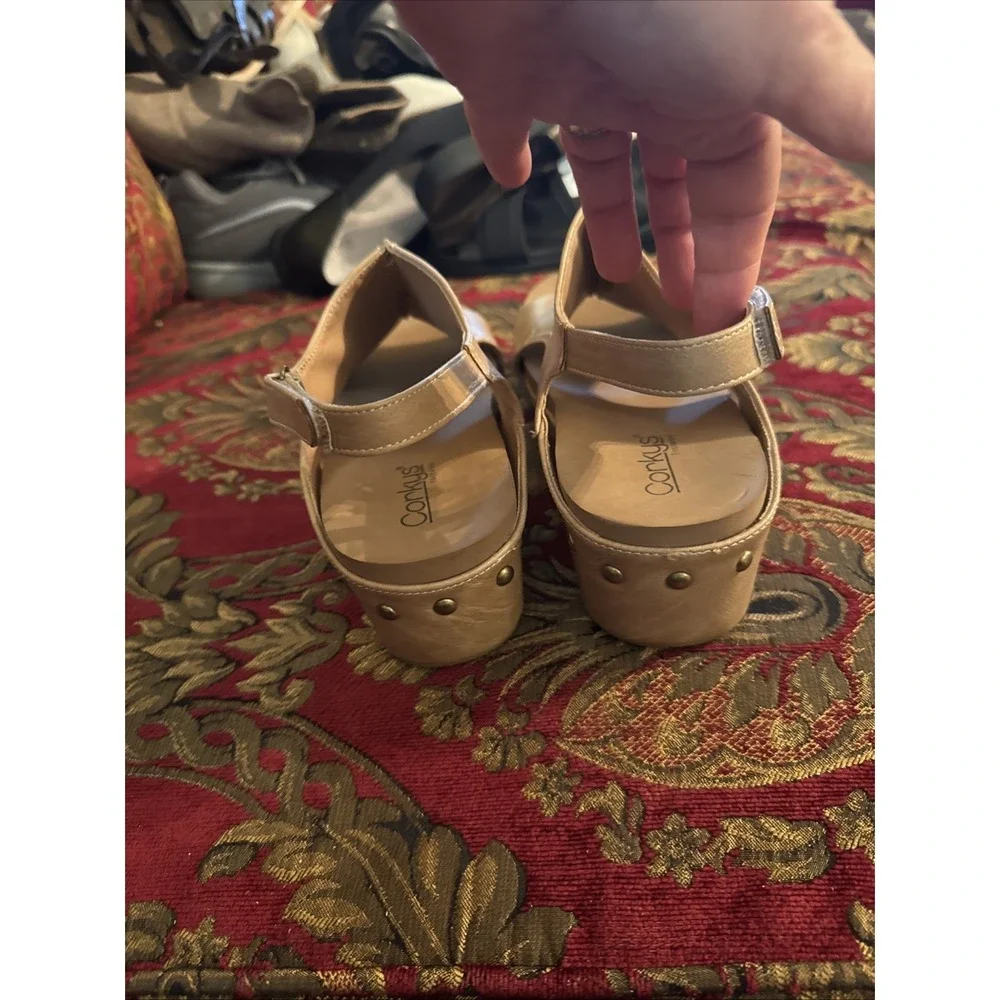 Corkys Women's Carley Wedge Sandal  Size 9 Brown